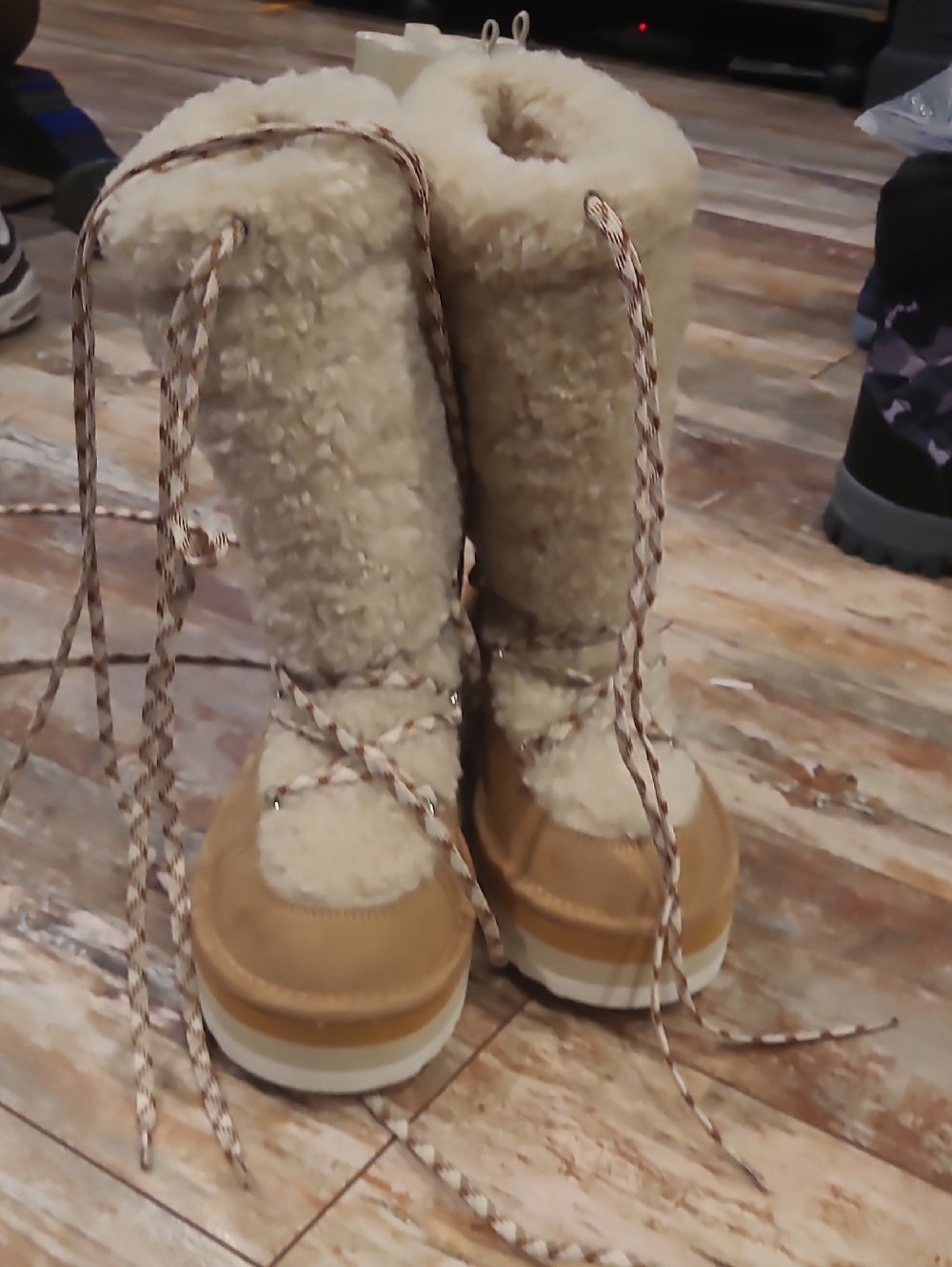 Women’s Shearling-Lined Winter Boots in Cream and Tan